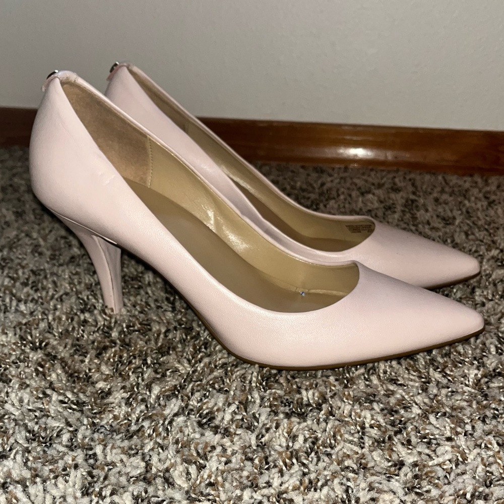 Michael Kors blush stiletto pointy toe shoe like new